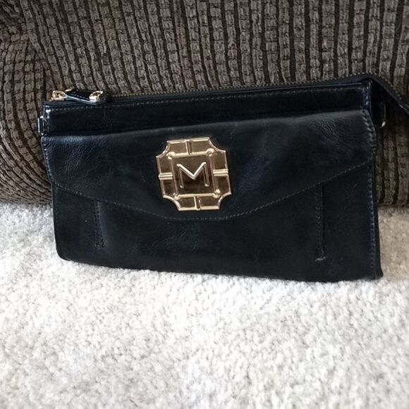 **Final Sale** Monet black and gold wallet - Picture 1 of 8